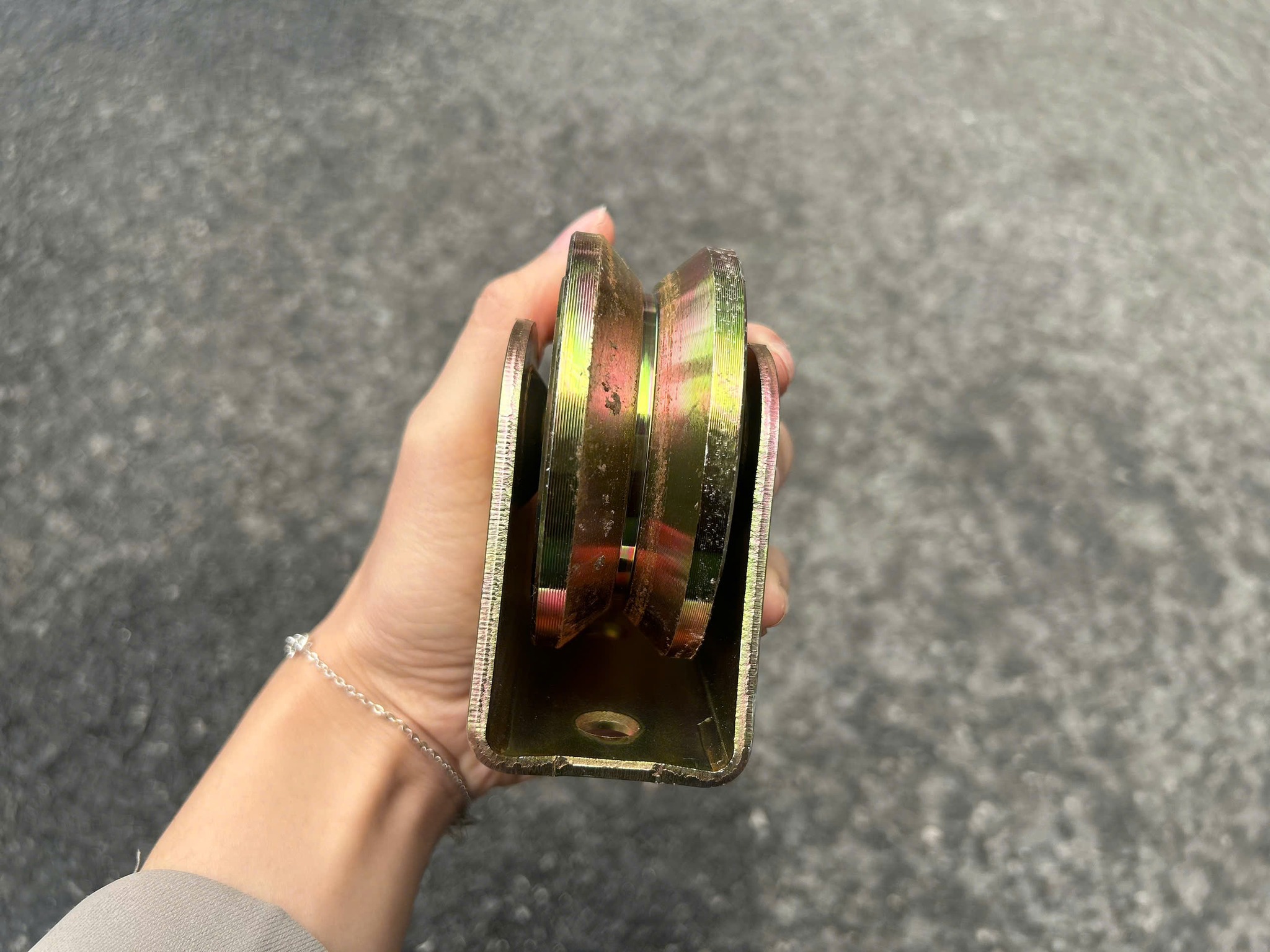 Bánh xe cửa cổng lùa thép ray V D78 